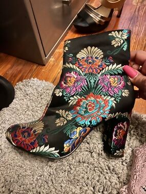 TOP Moda Black Floral Embroidered Ankle Boots
